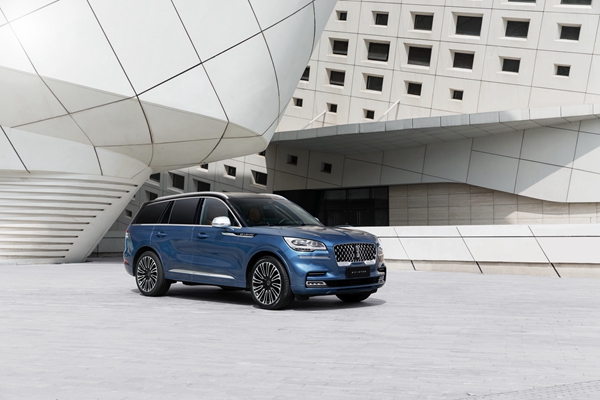 2. 流线型车身线条,缔造优雅轮廓.jpg