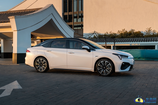 埃安S-外观整体19.jpg