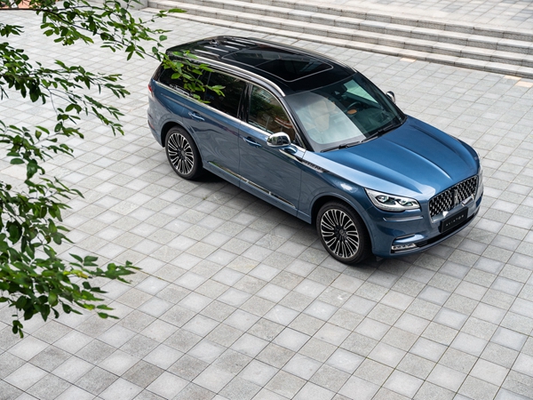 1. 全新林肯飞行家Aviator.jpg