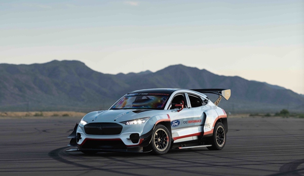 Mustang Mach-E 1400原型车.jpg