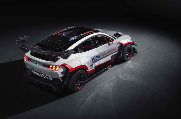 Mustang Mach-E 1400展现了纯电动车型在性能上的巨大潜力.jpg