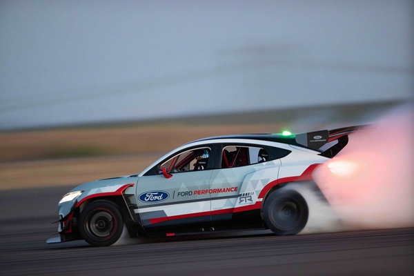 Mach-E 1400能输出1400匹的峰值马力.jpg