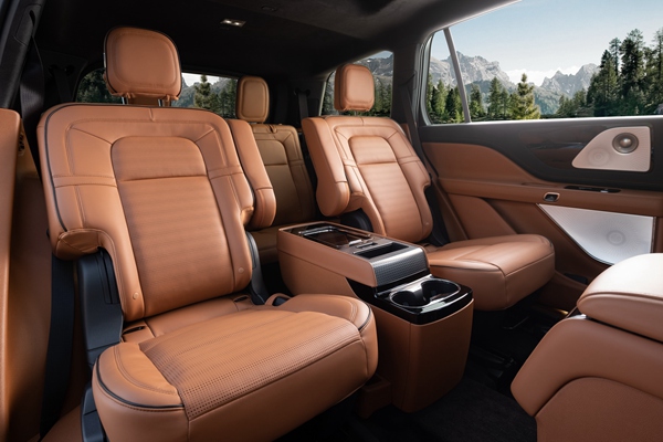 13. 全新林肯飞行家Aviator-机长座.jpg