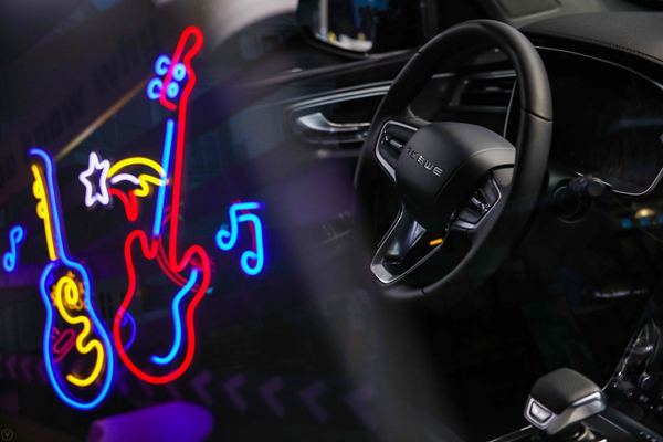 荣威赞助上海欢乐谷电音节 (3).jpg