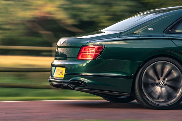 宾利全新飞驰风尚套件诠释运动美学格调 (5).jpg