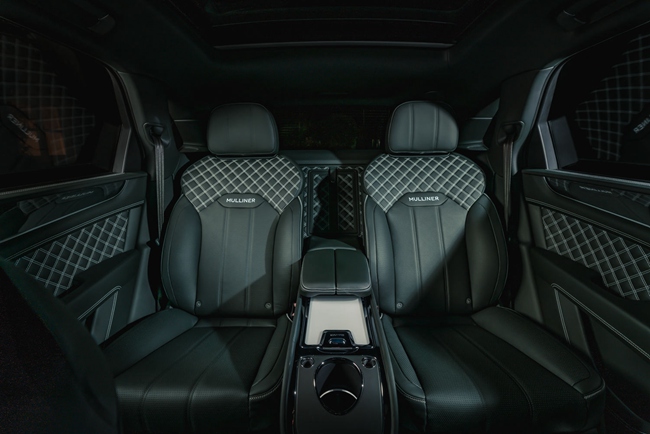 宾利品牌匠心定制独一无二的新添越混合动力版车型 (5).jpg