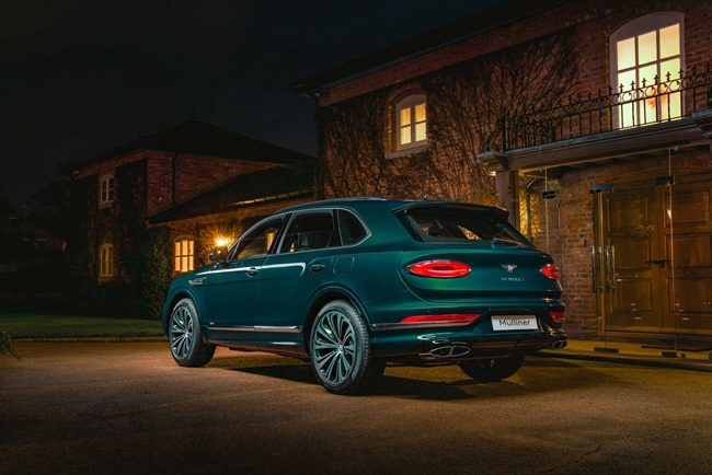 宾利品牌匠心定制独一无二的新添越混合动力版车型 (6).jpg